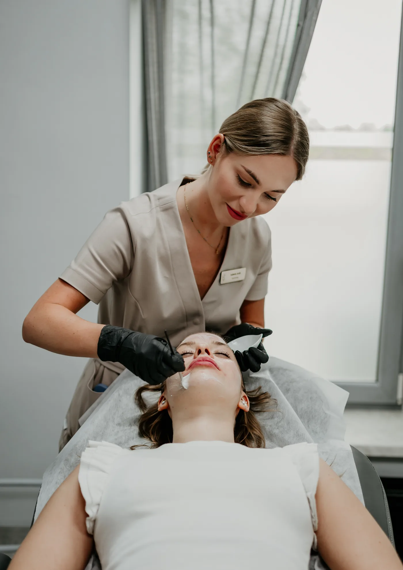 Choosing the right acid for a peel during a cosmetology consultation at NL Clinic