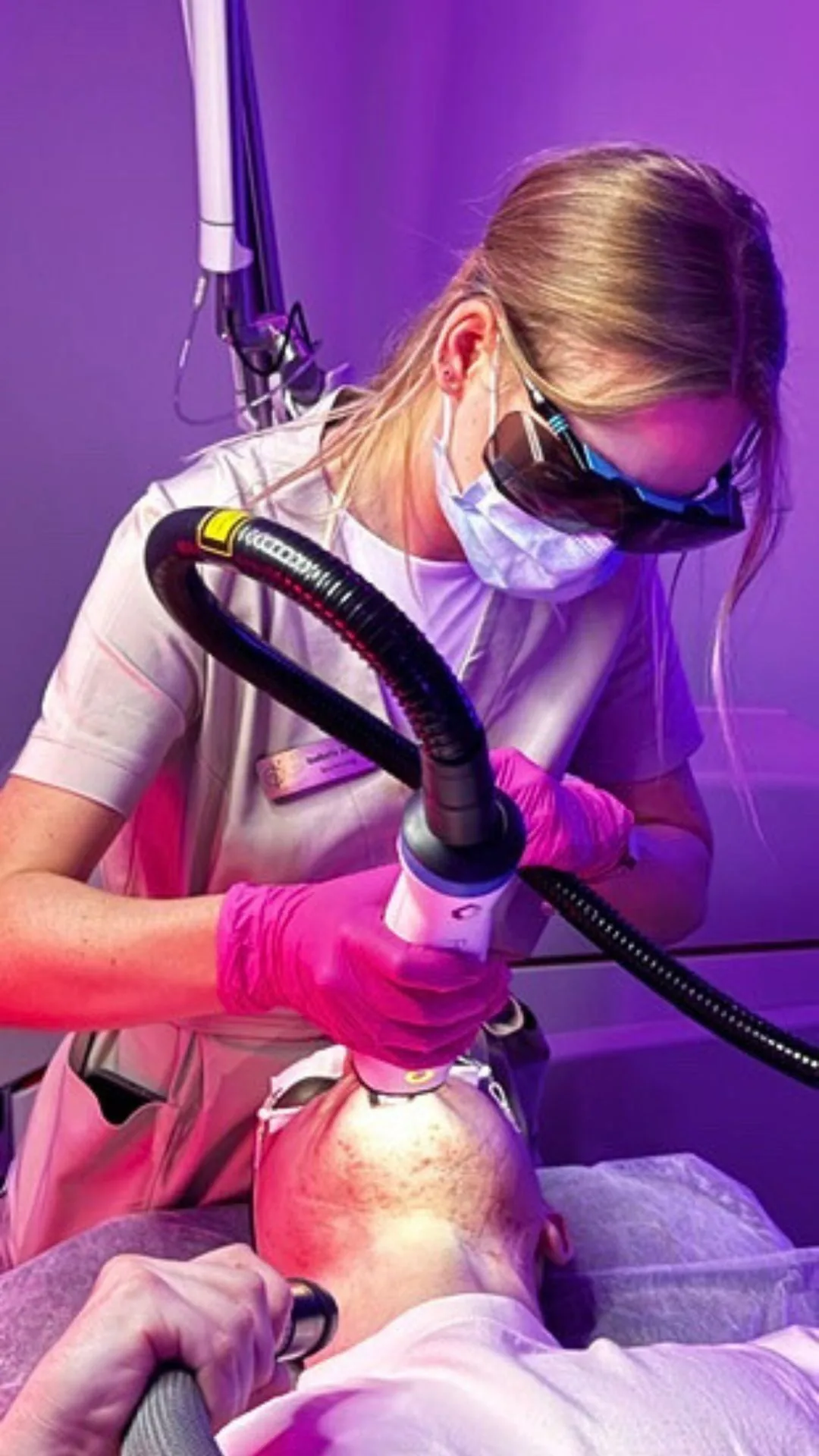 Laser hair growth stimulation, a treatment at NL Clinic in Katowice