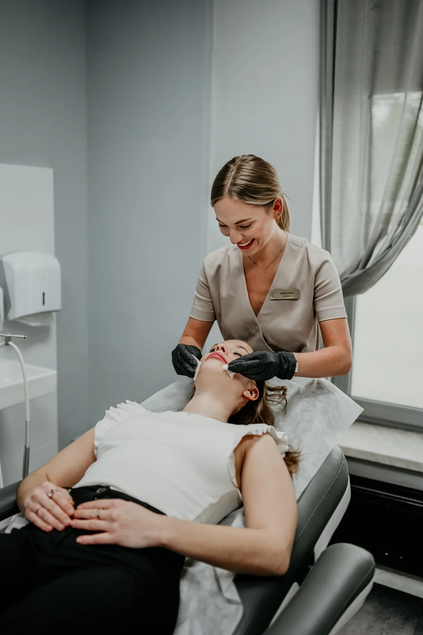 NOON Aesthetics acid peel treatment for sensitive skin at NL Clinic in Katowice